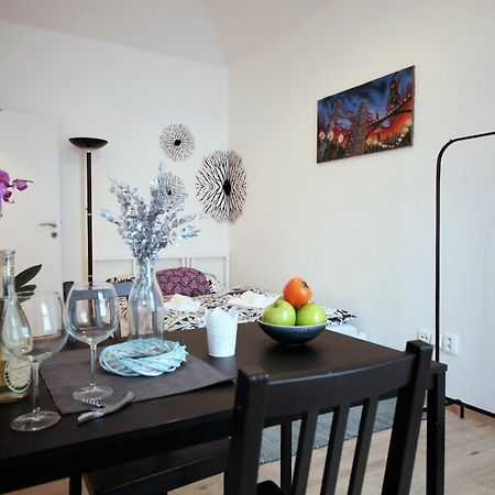 Residence Vita Nejedleho Prag Exteriör bild
