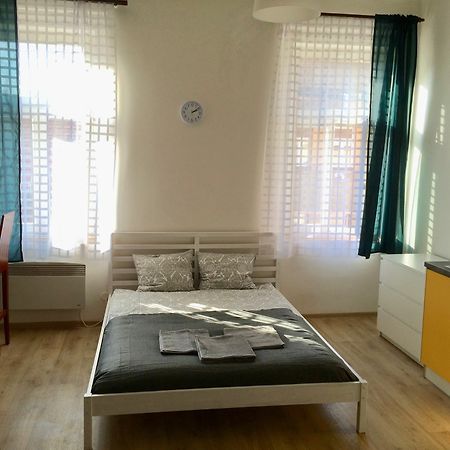 Residence Vita Nejedleho Prag Exteriör bild